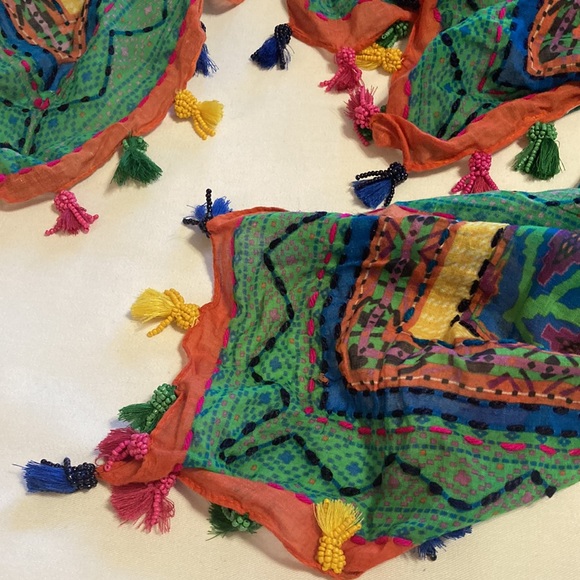 Beautiful scarf. Great detail and fun beaded tassels. - Picture 8 of 8